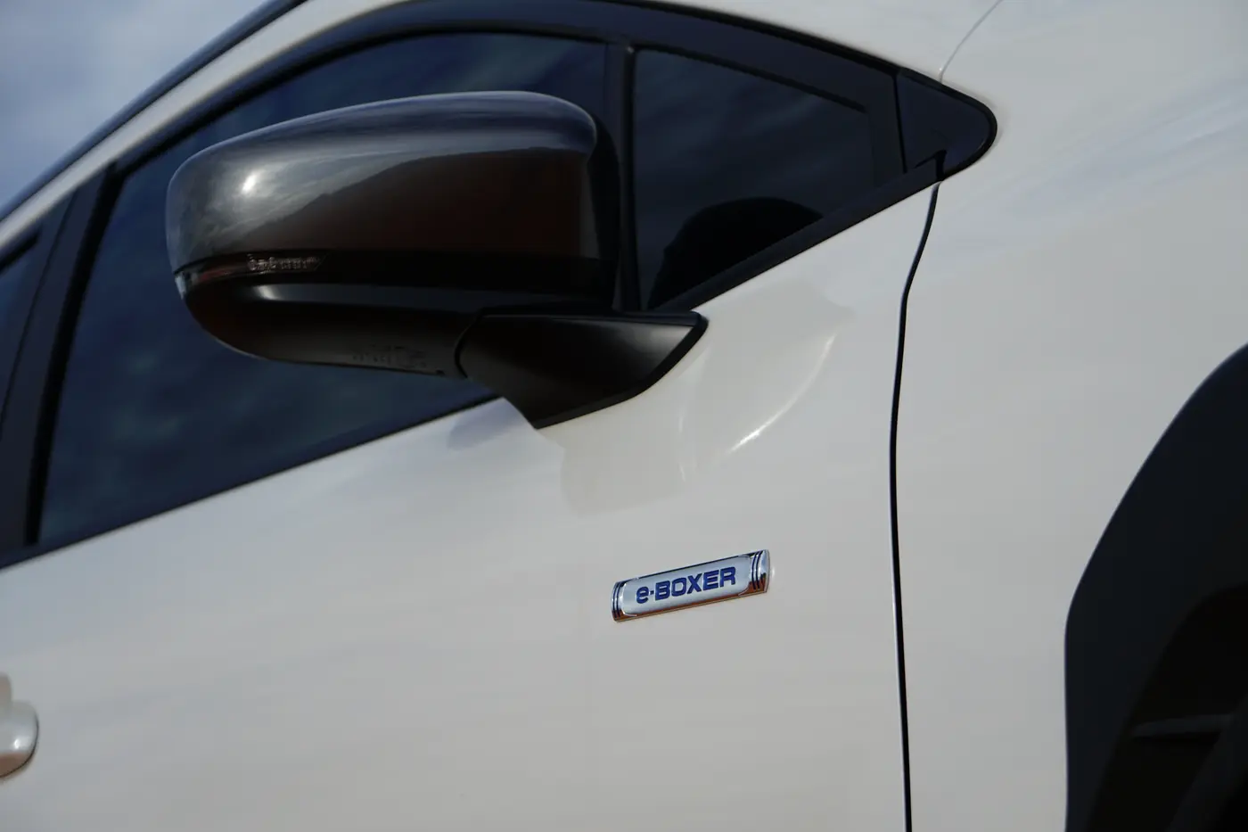Ngoại thất Subaru Crosstrek — Gương chiếu hậu & huy hiệu e-Boxer