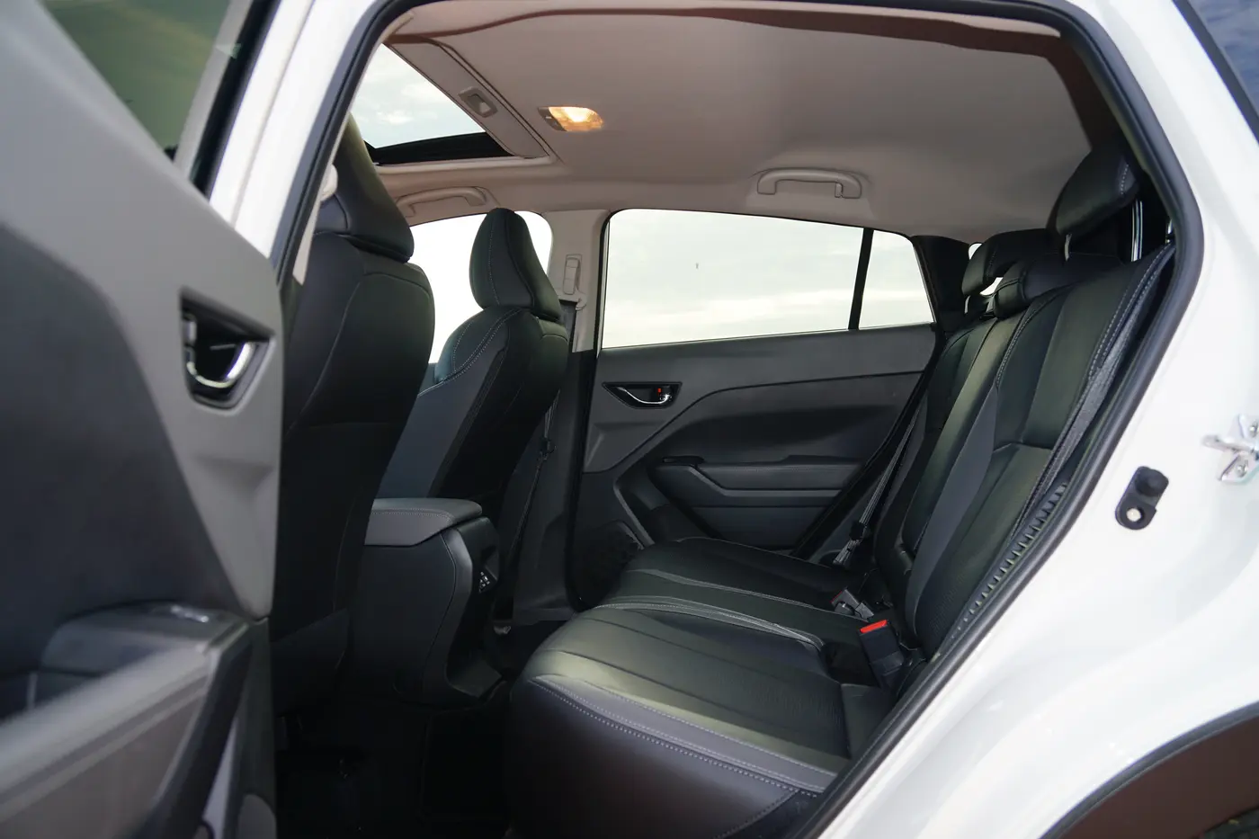 Nội thất Subaru Crosstrek — Cửa sổ trời toàn cảnh